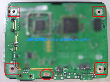 手動去綠漆。使用傳統的刀片去除綠漆后的效果。